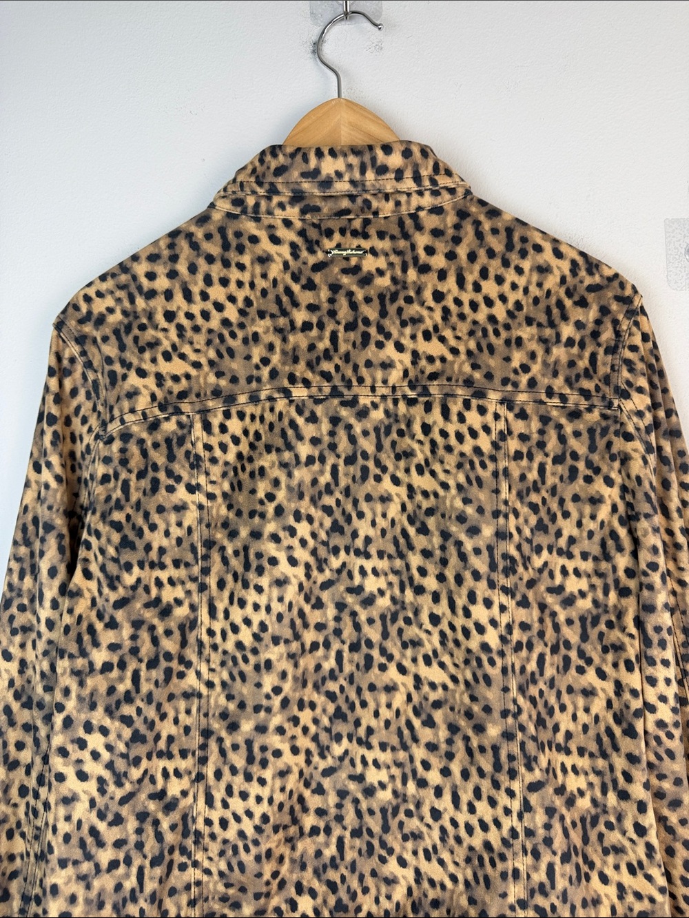 Tommy Bahama Salina Sands Cheetah Print Trucker Jacket in Golden Honey Medium - Picture 11 of 16